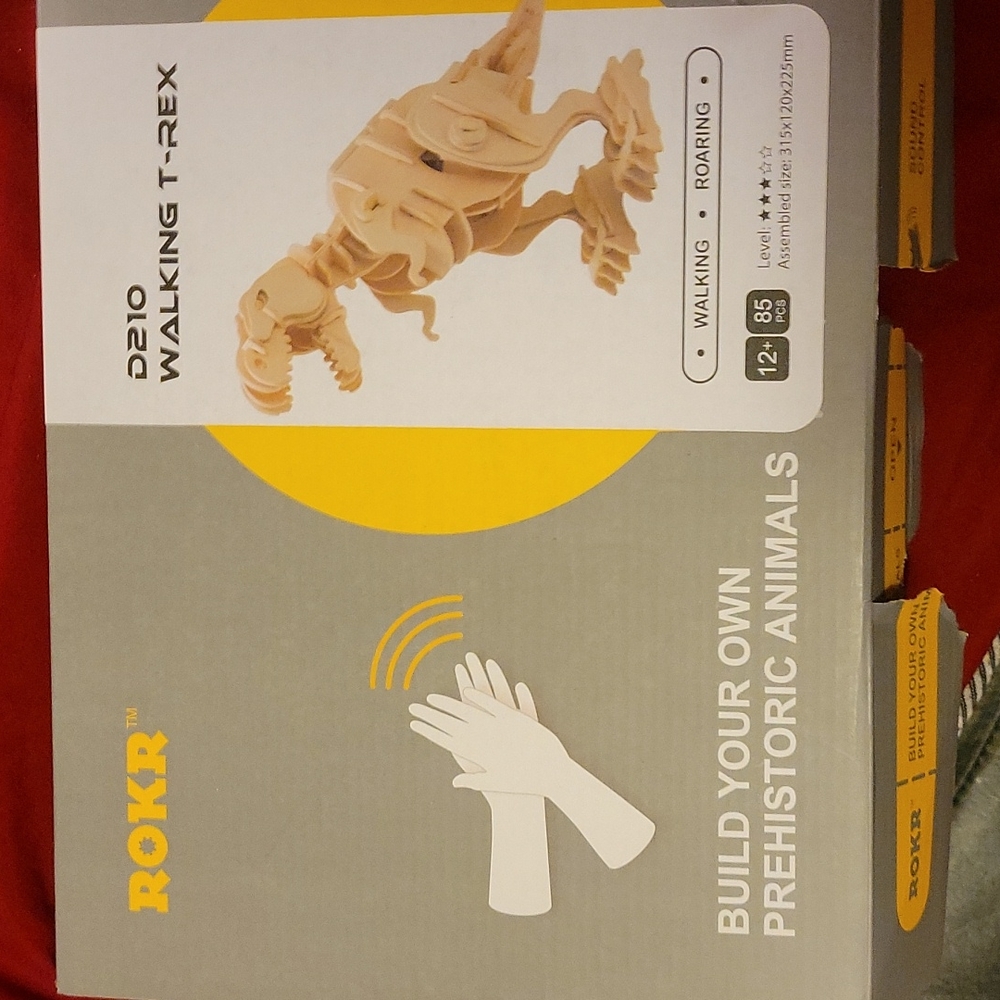 Building dinosaur toys